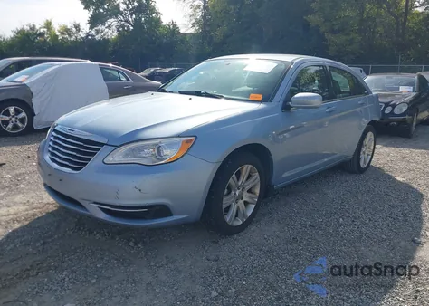 2013 Chrysler 200 Touring z USA, uszkodzony, nr VIN 1C3CCBBB9DN538997